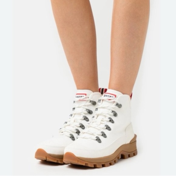 NWOT Hunter Desert Canvas Commando Boots, Off-White, Women's Size 11 - Picture 1 of 12